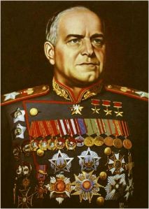 El Mariscal Zhukov luciendo orgulloso sus incontables medallas.